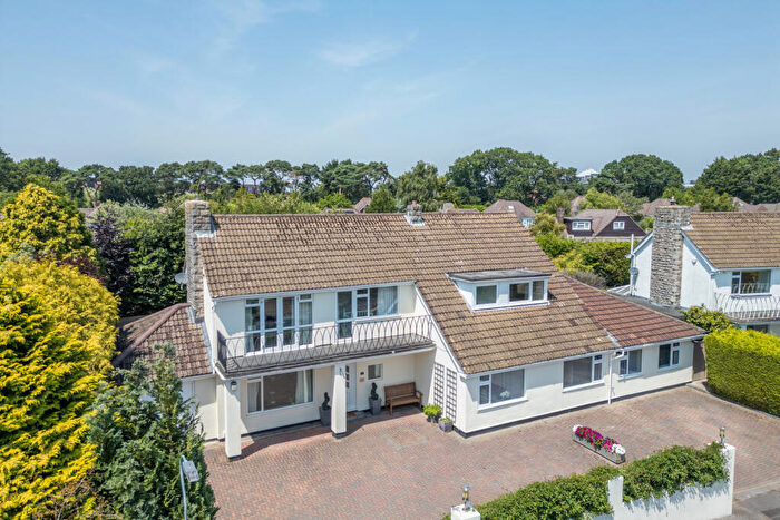 4 Bedroom Detached House For Sale In Carrbridge Close, Talbot Woods, Bournemouth, Dorset, BH3