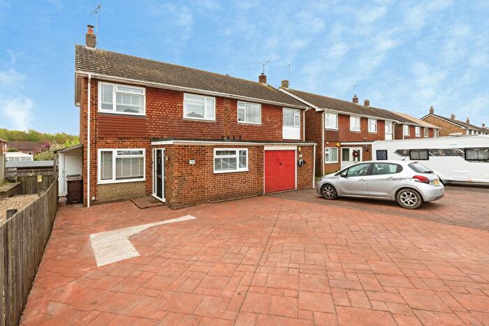 3 Bedroom Semi Detached House For Sale In Collard Road, Ashford, TN24