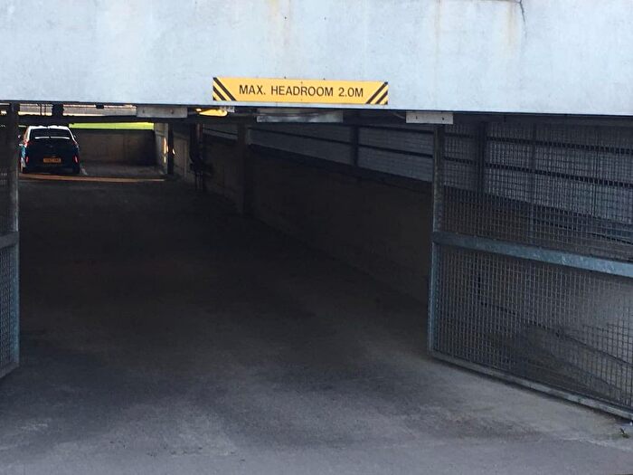 Garage / Parking To Rent In Mavisbank Gardens, Glasgow, G51