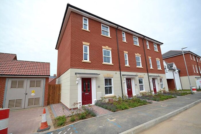 3 Bedroom End Of Terrace House To Rent In Guelder Rose, CM6