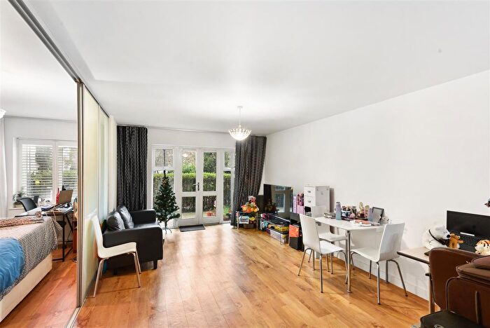 1 Bedroom Flat For Sale In Park Lodge Avenue, West Drayton, UB7