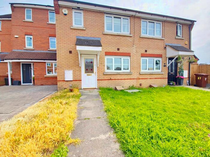 3 Bedroom Terraced House To Rent In Nightingale Crescent, Harold Wood, Romford, RM3