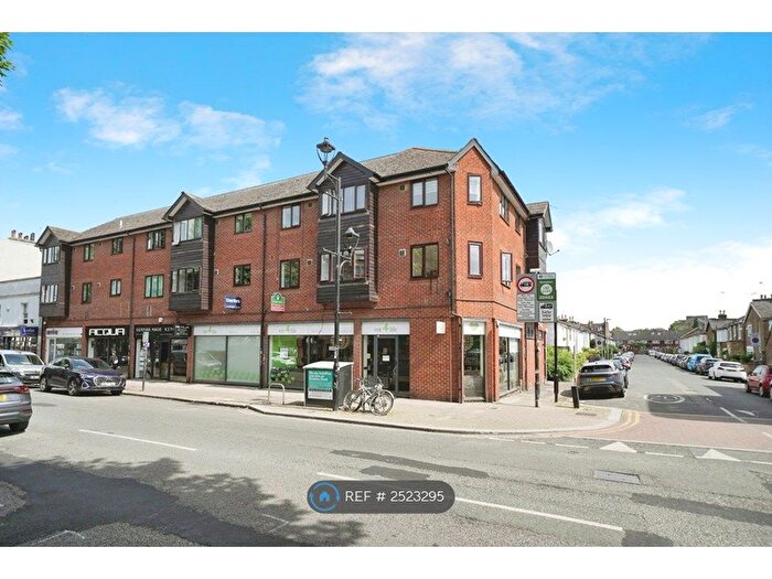 2 Bedroom Flat To Rent In Cottage Grove, Surbiton, KT6