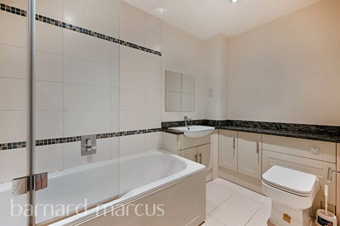 1 Bedroom Flat For Sale In Courland Grove, London, SW8