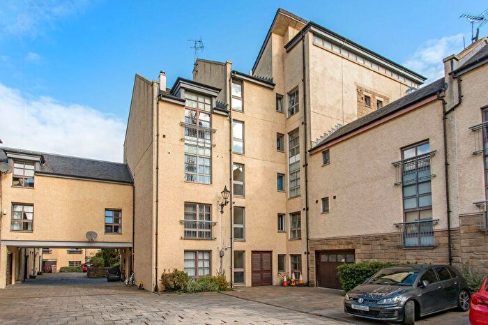 2 Bedroom Flat For Sale In / Old Tolbooth Wynd, Old Town, Edinburgh, EH8