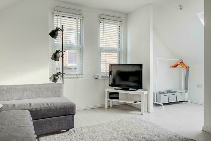 Apartment To Rent In Cricklewood Lane, Cricklewood, London, NW2