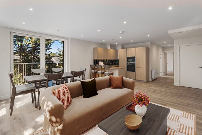 3 Bedroom Flat To Rent In Biscuit Walk, Bermondsey, London, SE16