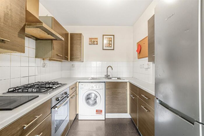 2 Bedroom Flat For Sale In Sanderstead Road, South Croydon, CR2