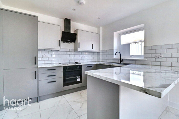 3 Bedroom Detached House For Sale In Grosvenor Road, Essex, RM16