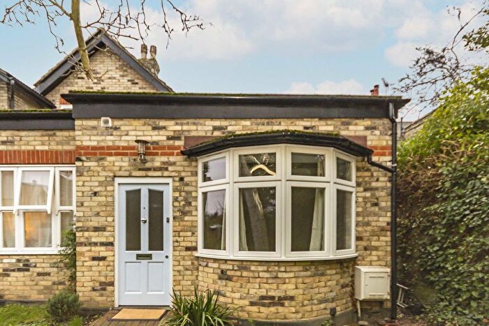 2 Bedroom Flat To Rent In Queens Road, Hampton, TW12