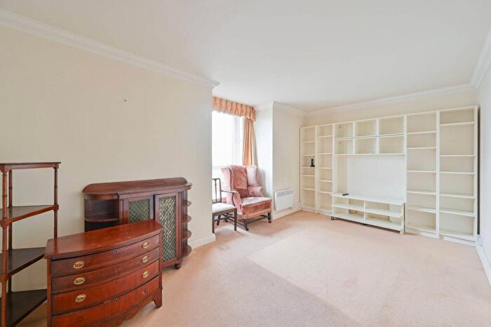 2 Bedroom Flat For Sale In Osprey Heights, Battersea, London, SW11