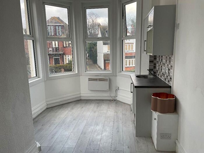 Studio To Rent In Palmeira Avenue, Westcliff-On-Sea, Essex, SS0