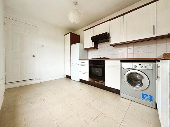1 Bedroom Flat To Rent In Shirley Park Road, Southampton, Hampshire, SO16