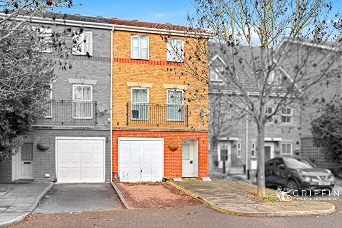 4 Bedroom Terraced House For Sale In Keswick Gardens, Purfleet-On-Thames, RM19