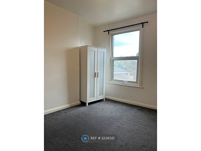 3 Bedroom Flat To Rent In Wood Vale, London, SE23