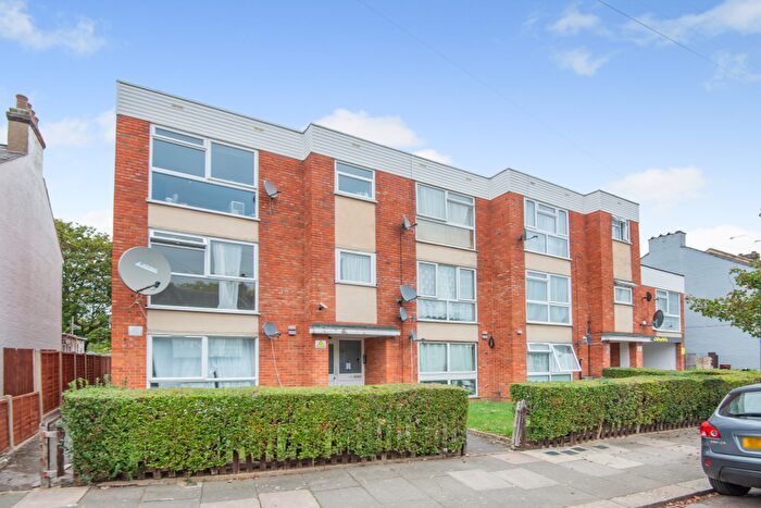 2 Bedroom Flat For Sale In Beaconsfield Road, Enfield, Greater London, EN3