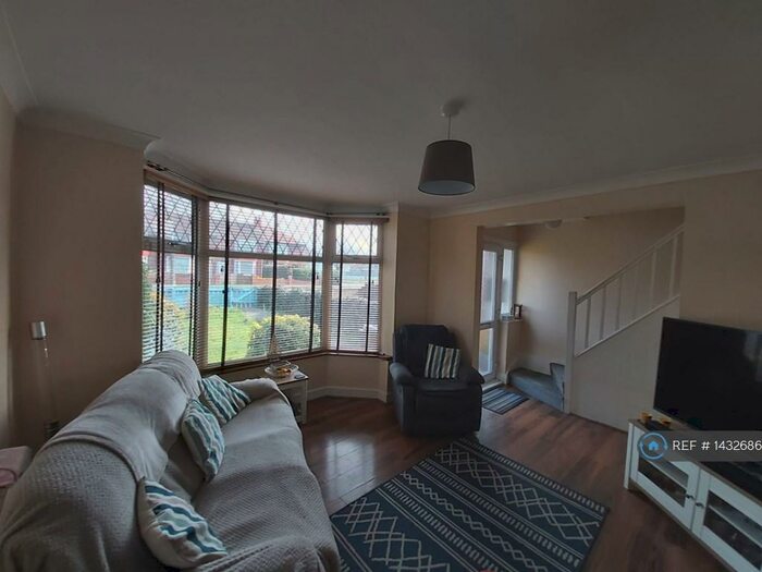 3 Bedroom Terraced House To Rent In Cranbrook Avenue, Hull, HU6