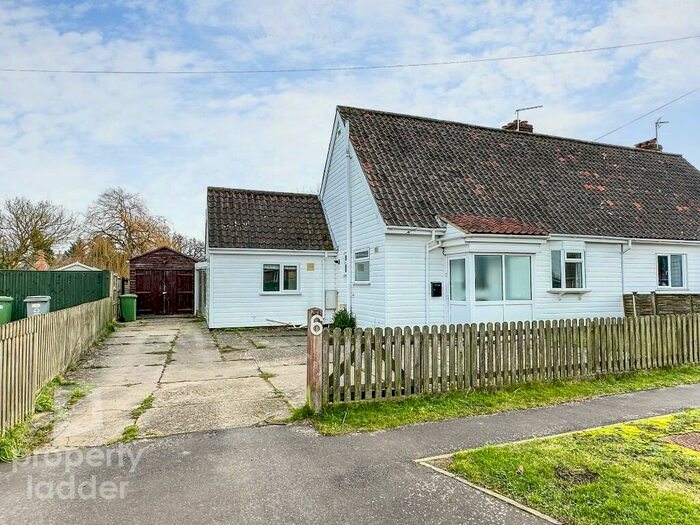 3 Bedroom Semi-Detached House For Sale In Nobel Crescent, Wroxham, NR12