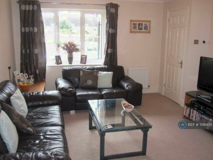 3 Bedroom End Of Terrace House To Rent In Heyford Way, Hatfield, AL10