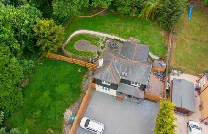 4 Bedroom Detached House For Sale In The Cottages, Oakridge Lane, Aldenham, Hertfordshire, WD25