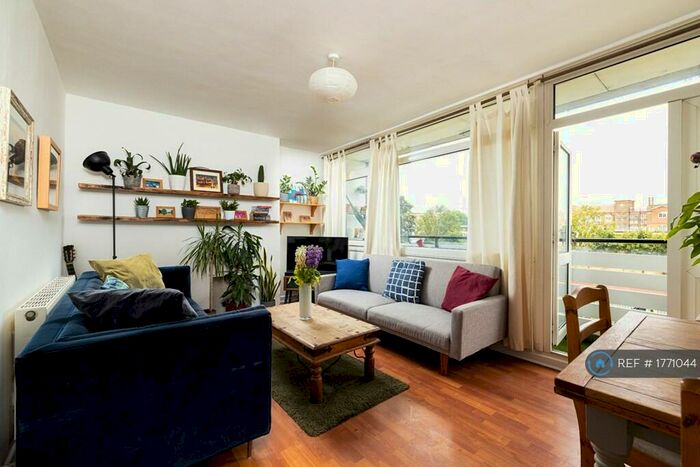 3 Bedroom Maisonette To Rent In Tomlinson Close, London, E2