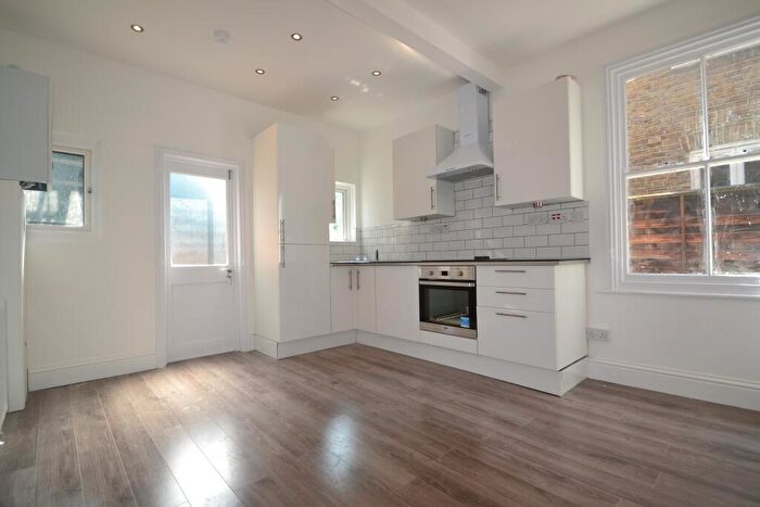 2 Bedroom Maisonette To Rent In Roxley Road Lewisham, SE13