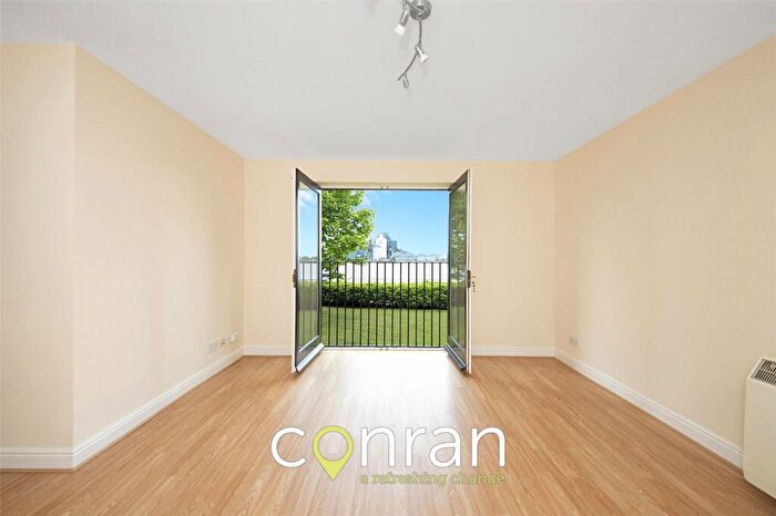 2 Bedroom Apartment To Rent In Harlinger Street, Woolwich, SE18