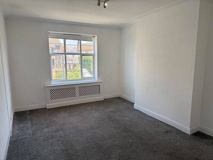 4 Bedroom Flat To Rent In Windsor Court, NW11