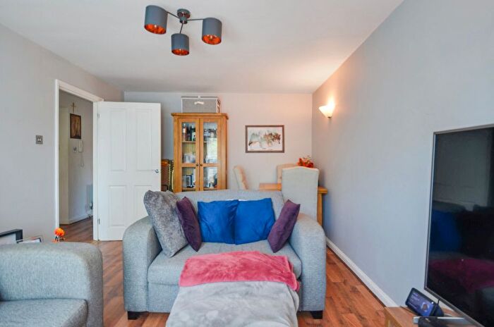 1 Bedroom Flat For Sale In Yeading Lane, London, UB4