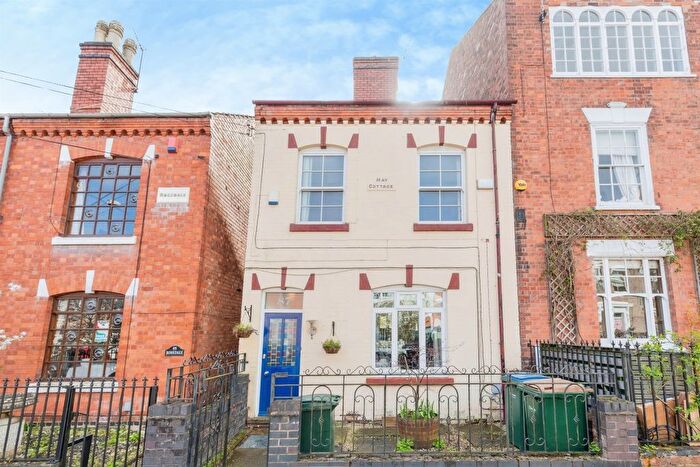 4 Bedroom Semi Detached House For Sale In Berkeley Road South, Coventry, CV5