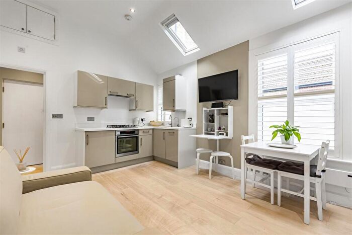 Flat For Sale In Upper Richmond Road West, East Sheen, SW14