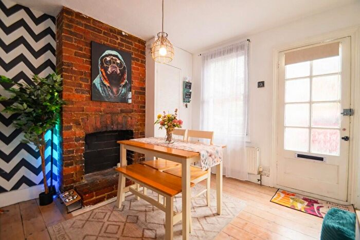 2 Bedroom Terraced House To Rent In High Path Road, Guildford, GU1