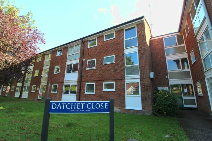2 Bedroom Flat To Rent In Datchet Close, Hemel Hempstead, Hertfordshire, HP2