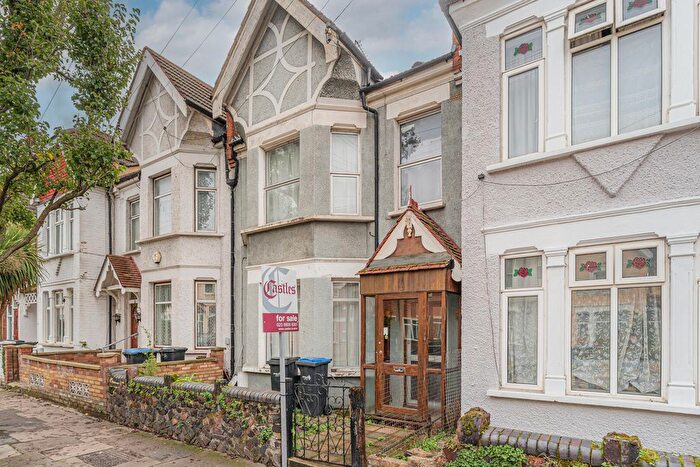 3 Bedroom Property For Sale In Tottenhall Road, London, N13