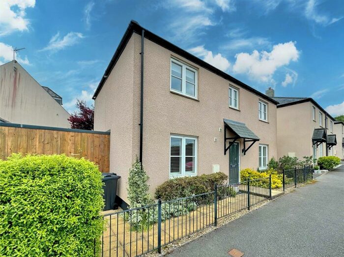 4 Bedroom Detached House For Sale In Yealmpton, Plymouth, PL8