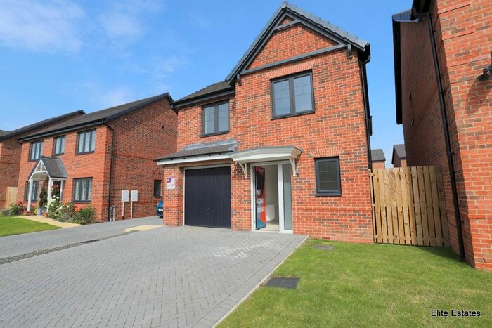 3 Bedroom Detached House For Sale In Moor Close, Burnopfield, Newcastle Upon Tyne, NE16