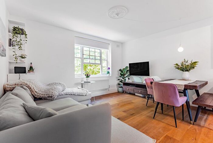 2 Bedroom Flat To Rent In William Bonney Estate, London, SW4