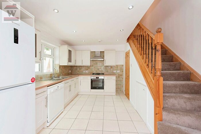 2 Bedroom Flat To Rent In Linkfield Road, Isleworth, TW7