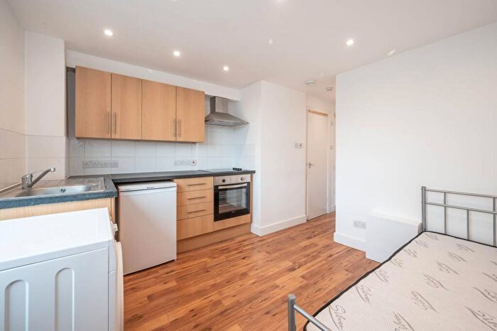 Studio To Rent In Melyn Close, Tufnell Park, London, N7