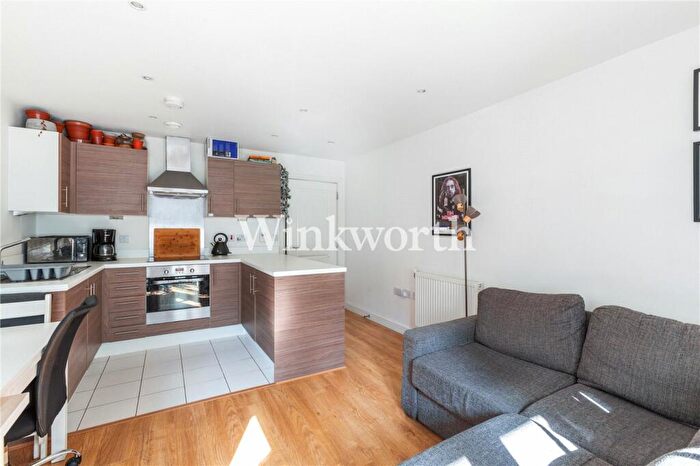 1 Bedroom Apartment For Sale In Waterside Way, London, N17