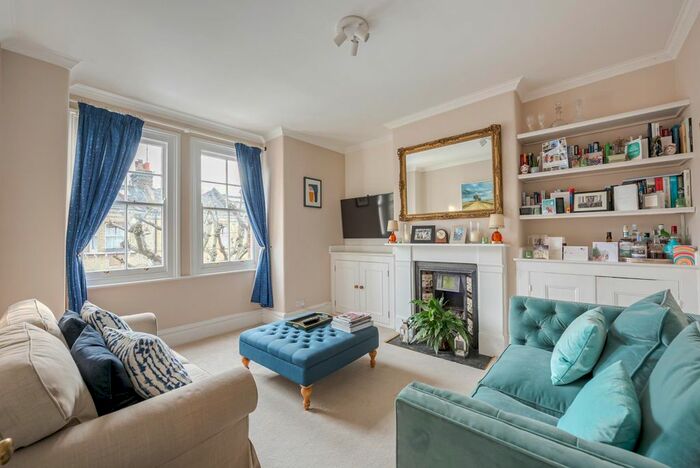 3 Bedroom Maisonette To Rent In Tennyson Street, London, SW8