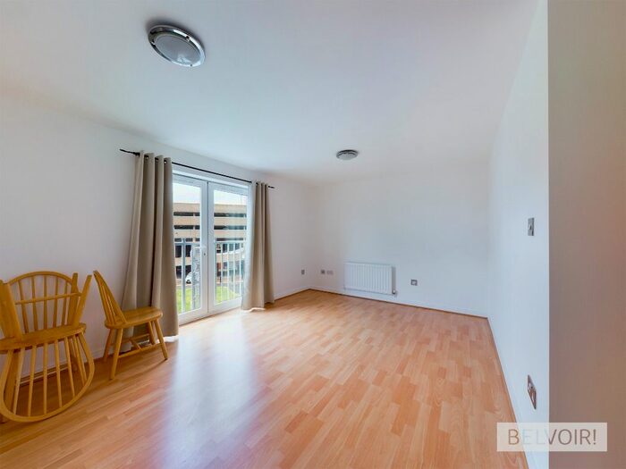 2 Bedroom Flat To Rent In Carpathian Court, Chamberlain Court, Birmingham, B18