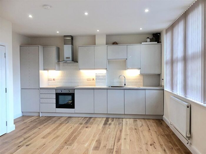 2 Bedroom Flat To Rent In Chase Side, Southgate, N14