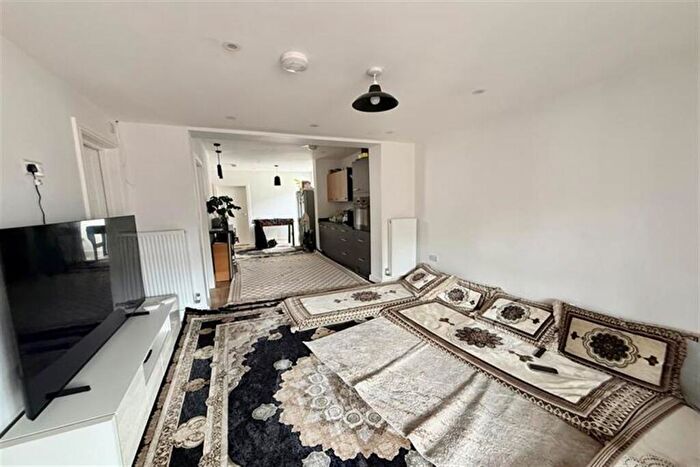 3 Bedroom Apartment To Rent In Carlton Road, Bournemouth, BH1