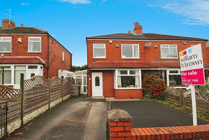 3 Bedroom Semi-Detached House For Sale In East View, Gildersome, Leeds, LS27