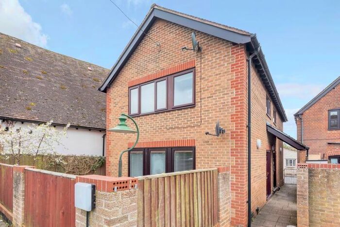 2 Bedroom Flat To Rent In Sweet Briar, Marcham, Abingdon, OX13