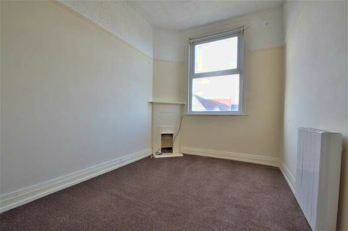 2 Bedroom Apartment To Rent In Downham Way, Bromley, Greater London, BR1