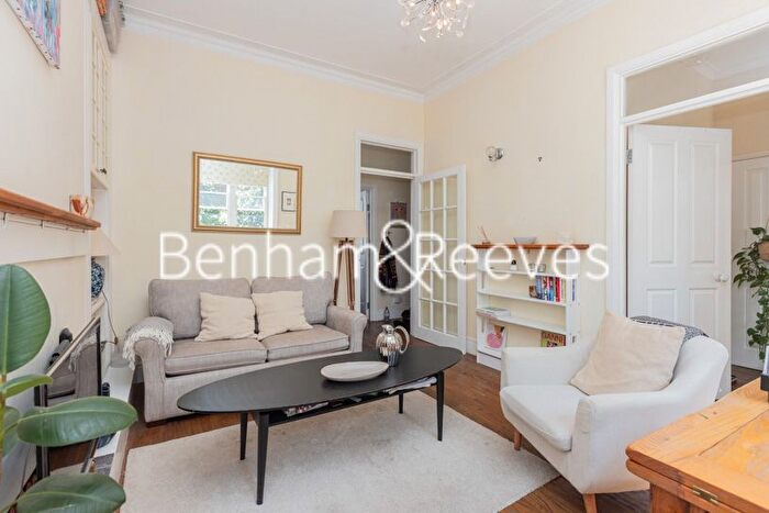 1 Bedroom Flat To Rent In Hemstal Road, Hampstead, NW6