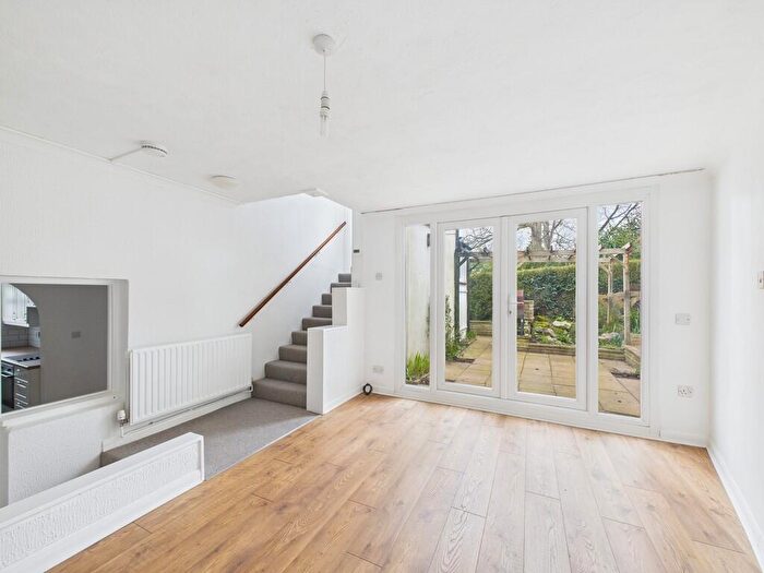 2 Bedroom Semi-Detached House To Rent In Woodland Avenue, Worthing, BN13