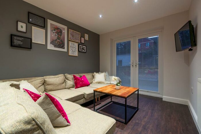 7 Bedroom Terraced House To Rent In Richard Street, Cardiff, CF24